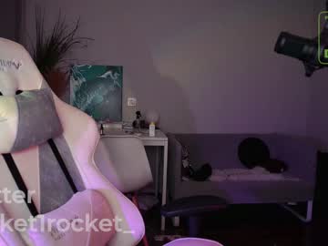 girl
        pocketrocket_ cam image #1569409