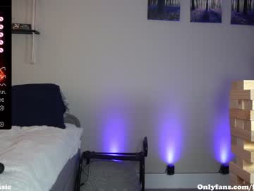 girl
        fiery_redhead cam image #2517000