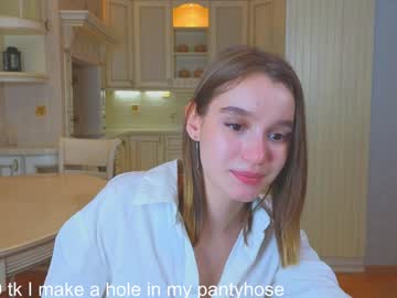 girl
        harrieteasley cam image #3472625