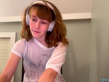 girl
        its_lily cam image #1408163