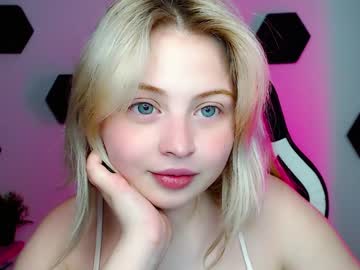 girl
        shy_blondiee cam image #702947
