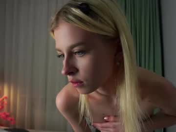 girl
        lunnadew cam image #4526796