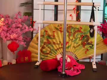girl
        kittycaitlin cam image #4087364