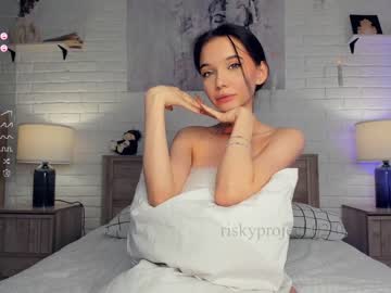 girl
        riskyproject cam image #2282309