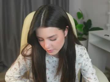 girl
        lucky_forme cam image #4172147