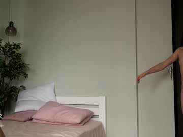 girl
        ronny_ponny cam image #2208675