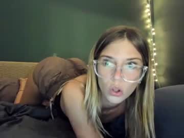 girl
        oliviahansleyy cam image #2791470