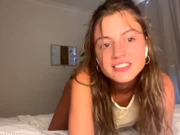 girl
        foxyone01 cam image #2306924
