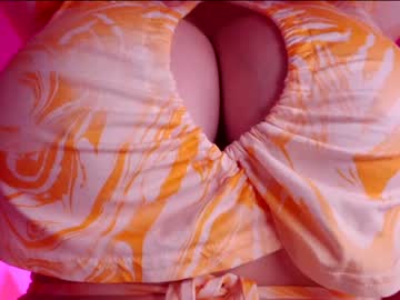 girl
        aveksmr cam image #2273275