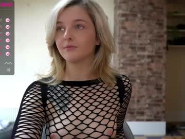 girl
        lucydelovely cam image #1374840