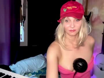 girl
        kaileeshy cam image #1264071