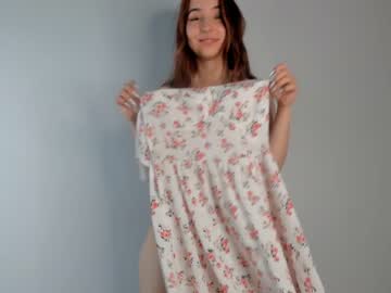 girl
        evadolphin cam image #1022995