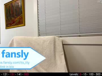 girl
        its_lily cam image #943417