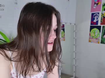 girl
        mia_g_ cam image #2720655
