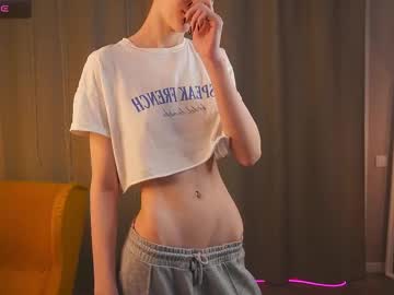 girl
        sunnivaharder cam image #4439552