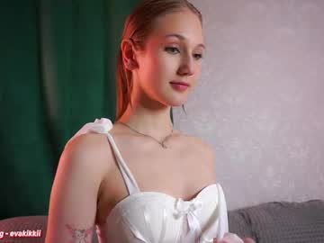girl
        courageous_dancer cam image #4412258