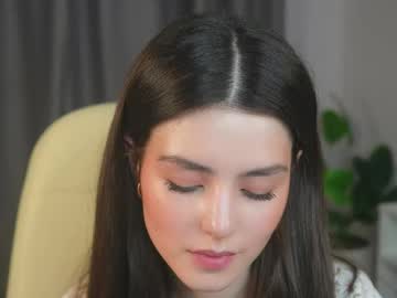 girl
        lucky_forme cam image #4172616