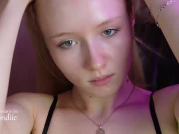 girl
        bestblondiiecb cam image #654312