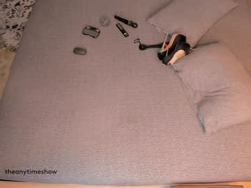 girl
        theanytimeshow cam image #4480994