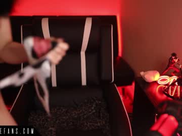 girl
        raven_alternative cam image #2511380