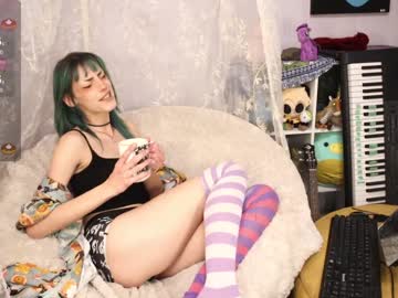 girl
        lunasparkles cam image #2729050