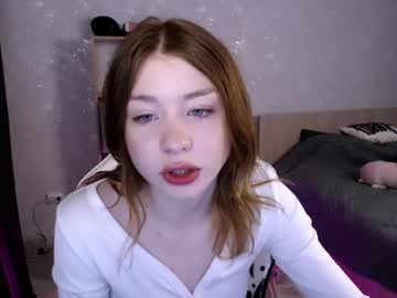 girl
        lower_angel cam image #4412852