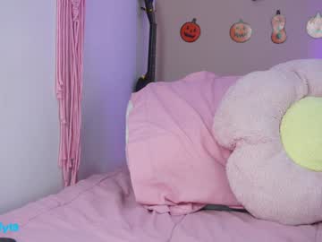 girl
        little_effy18_ cam image #3571362