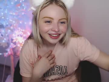 girl
        shy_blondiee cam image #583735