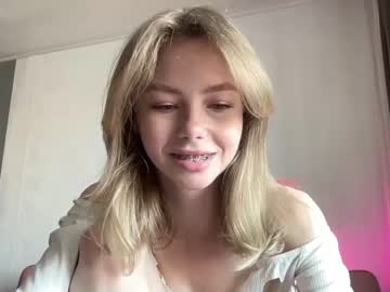 girl
        elli_harmon cam image #1165916
