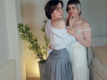 couple
        hoiiy_cute cam image #1457682
