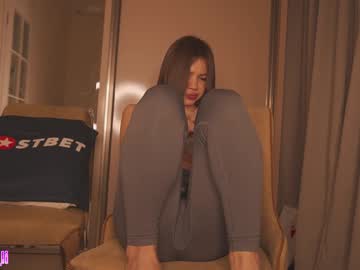 girl
        leyla_ly cam image #3608650