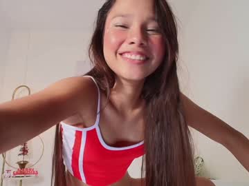 girl
        marce_algara cam image #3730620