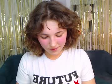 girl
        cherry_lea_ cam image #2066193