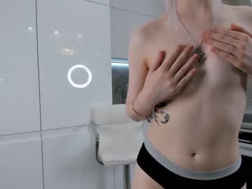 girl
        lynetteesser cam image #3105623