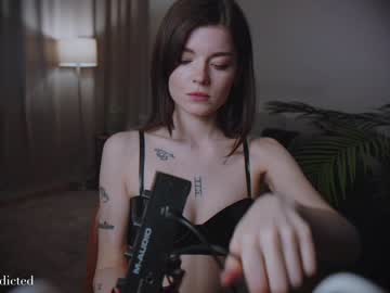 girl
        auddicted cam image #618299