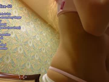 girl
        wanda_robinson cam image #3081434