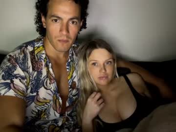 couple
        chulo33333 cam image #2592619