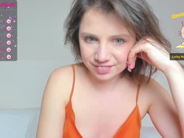 girl
        stellawells cam image #548222