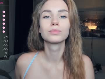 girl
        _wild_orchid_ cam image #1786815
