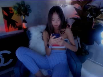 girl
        juliabeng1 cam image #1482064