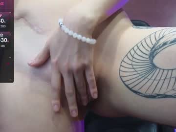 girl
        ellywilsons cam image #3342766
