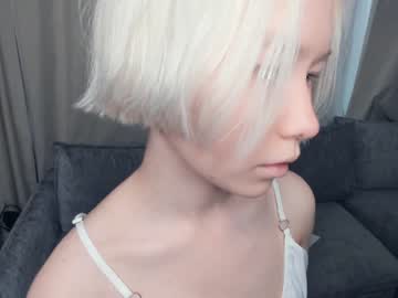 girl
        silvergloss cam image #1671947