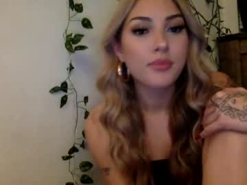 couple
        kellysnowxo cam image #642466