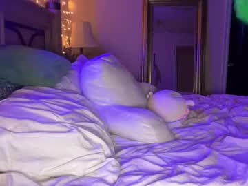 girl
        itsjadebri cam image #3107084