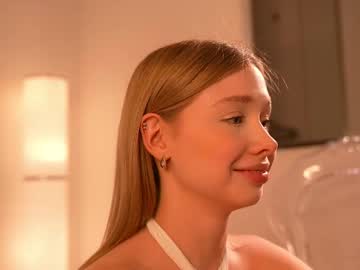 girl
        april_blush cam image #4148397