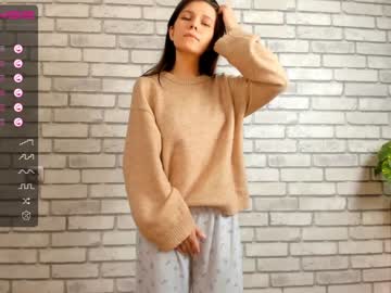 girl
        carolynjacquelins cam image #184791