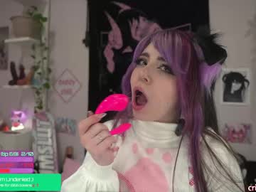 girl
        crimsonkitten cam image #4438368