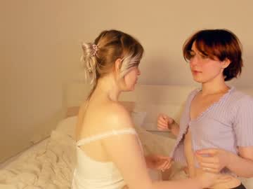 couple
        hoiiy_cute cam image #1472231