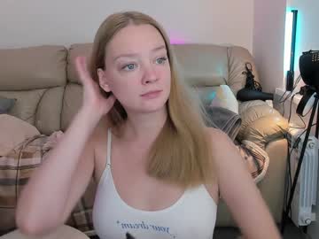 girl
        radiants_2 cam image #3428853