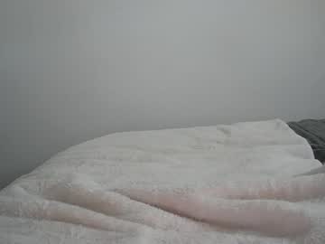 girl
        bellaryderr cam image #2641328